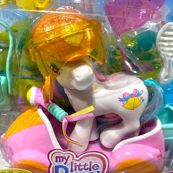MY LITTLE PONY G3 NWT VTG 2005 CRYSTAL PRINCESS SCOOTIN ALONG WITH LULABELLE - Picture 2 of 16
